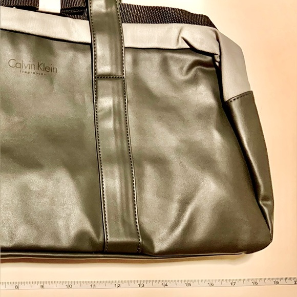CALVIN KLEIN Fragrances Weekender Travel Duffle Gym Bag Grey color NEW / NWT - Picture 11 of 14